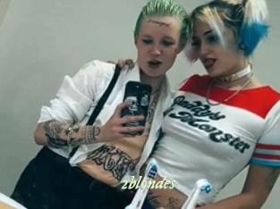2blondes
