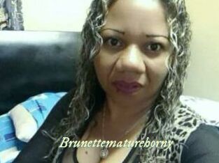 Brunettematurehorny