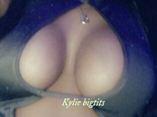 Kylie_bigtits