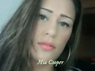 Mia_Cooper