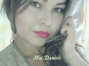 Mia_Daniels
