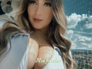 Mia_parcker